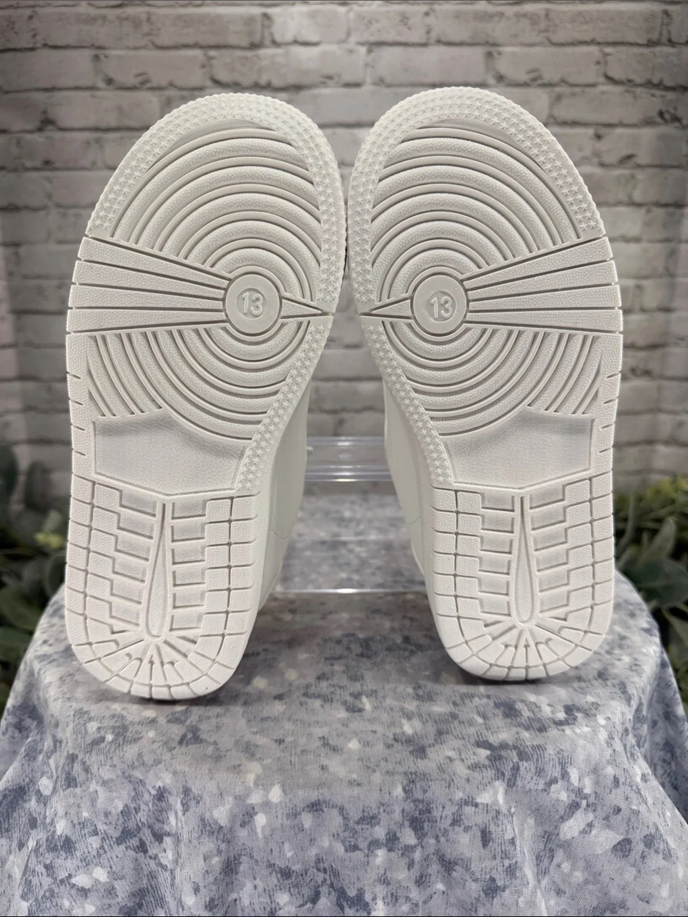 OLIVIA MILLER GIRL “Happy Daze” White Vinyl Low-Top Sneakers Girls 13M 💛 NWT&NIB